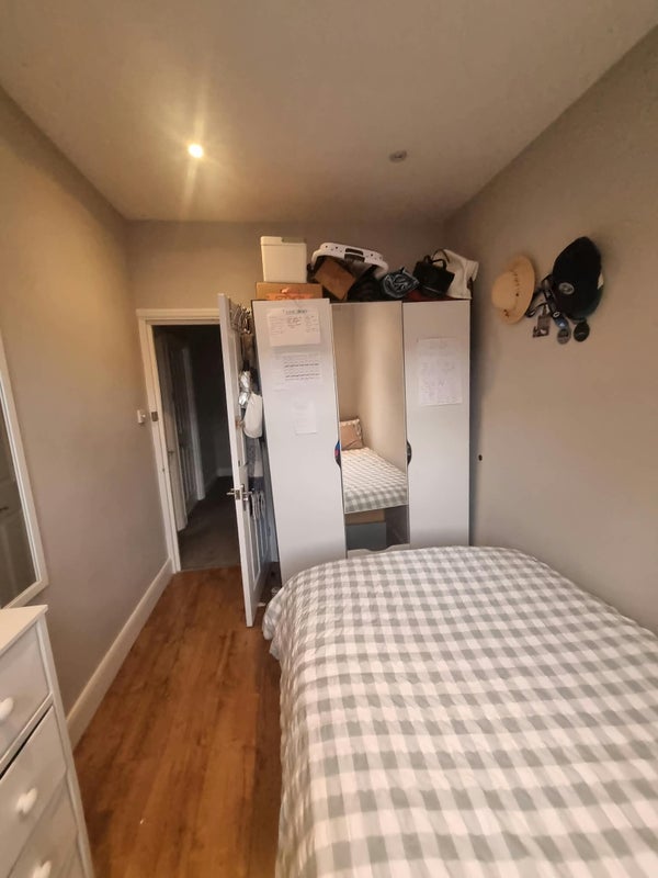 Room Queensville Road in Greater London