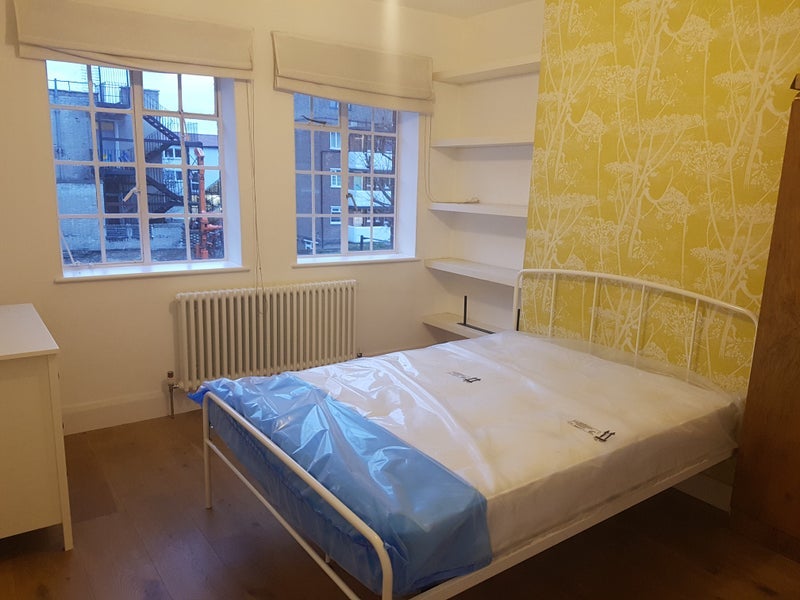 Flat Cavell Street in Greater London