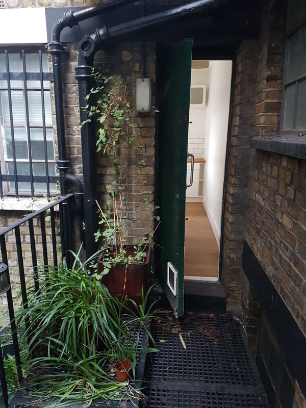 Flat Cavell Street in Greater London