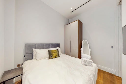 Flat Chancery Lane in City of London