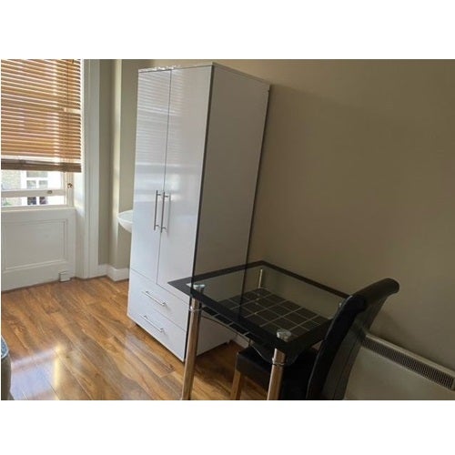 Room Hogarth Road in Greater London