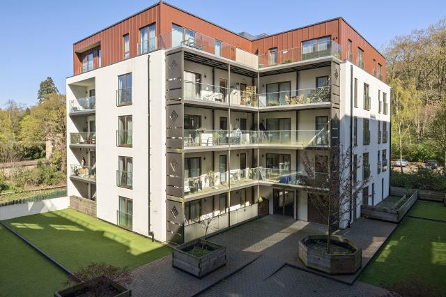 Flat Farnborough Road in Rushmoor