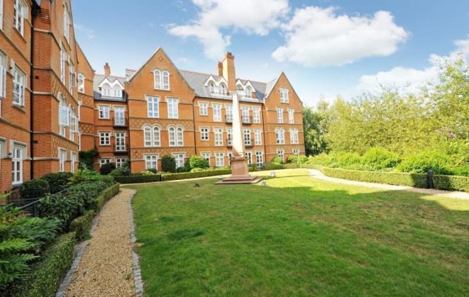 Flat Christchurch Road in Borough of Runnymede