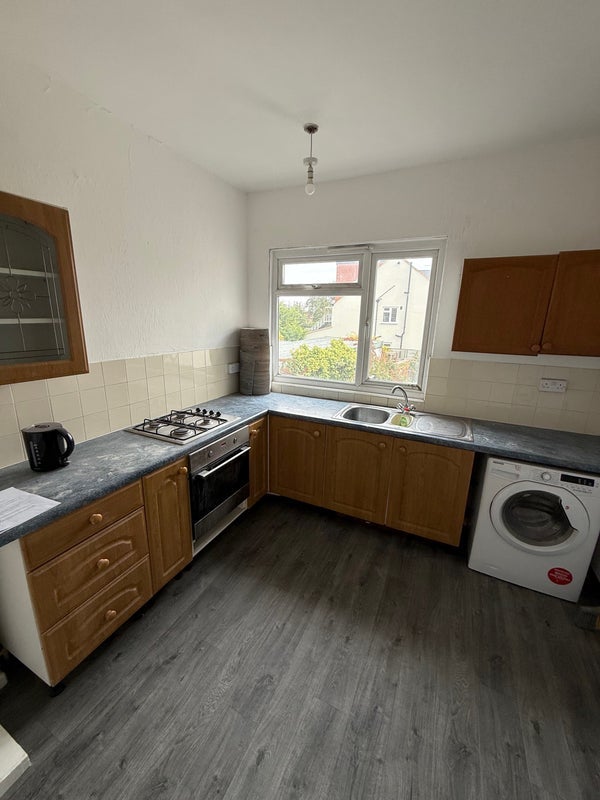 Room Mackenzie Road in Greater London