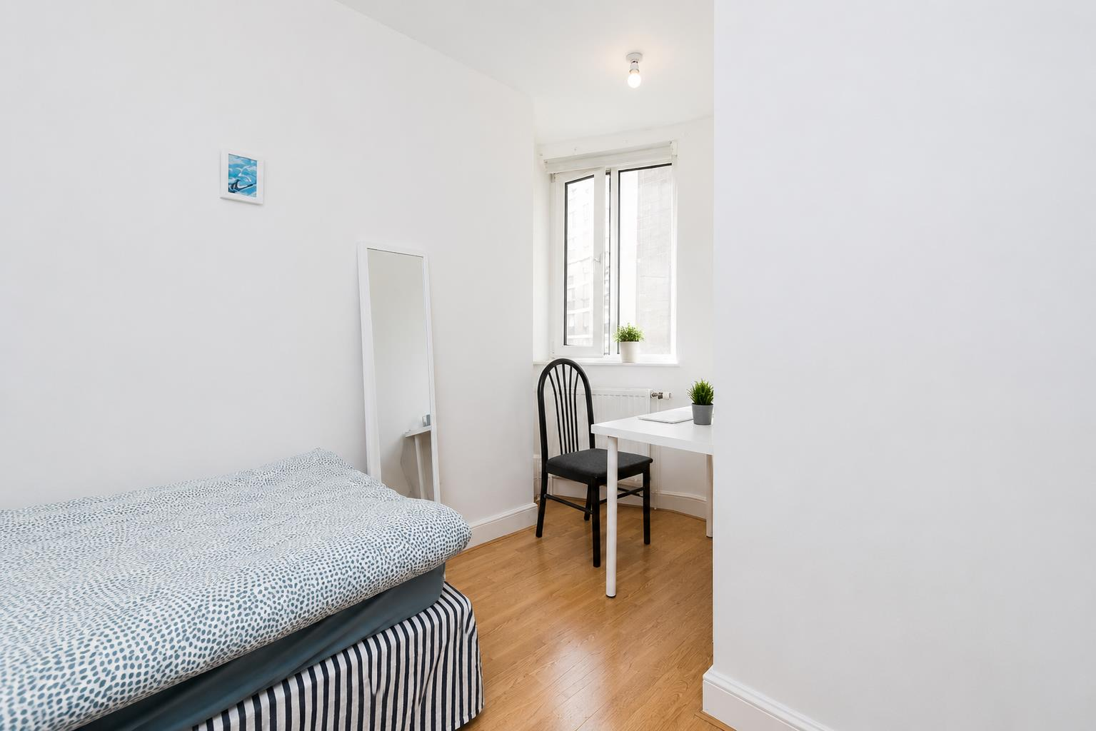 Flat Sloane Avenue in Greater London