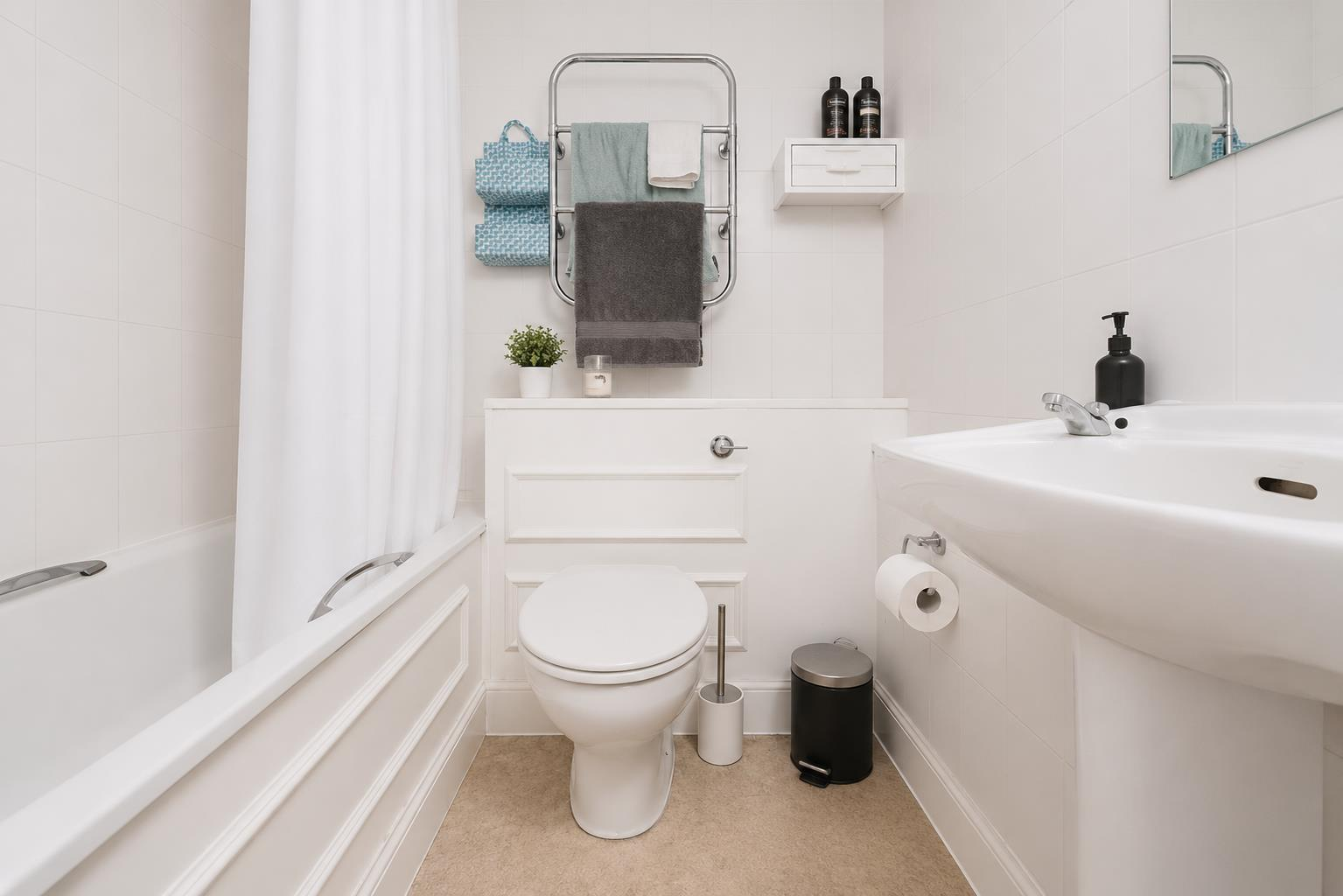 Flat Sloane Avenue in Greater London