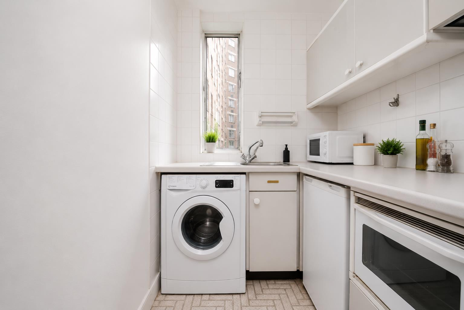 Flat Sloane Avenue in Greater London