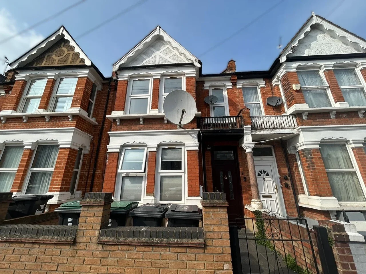 Flat Radley Road in Greater London