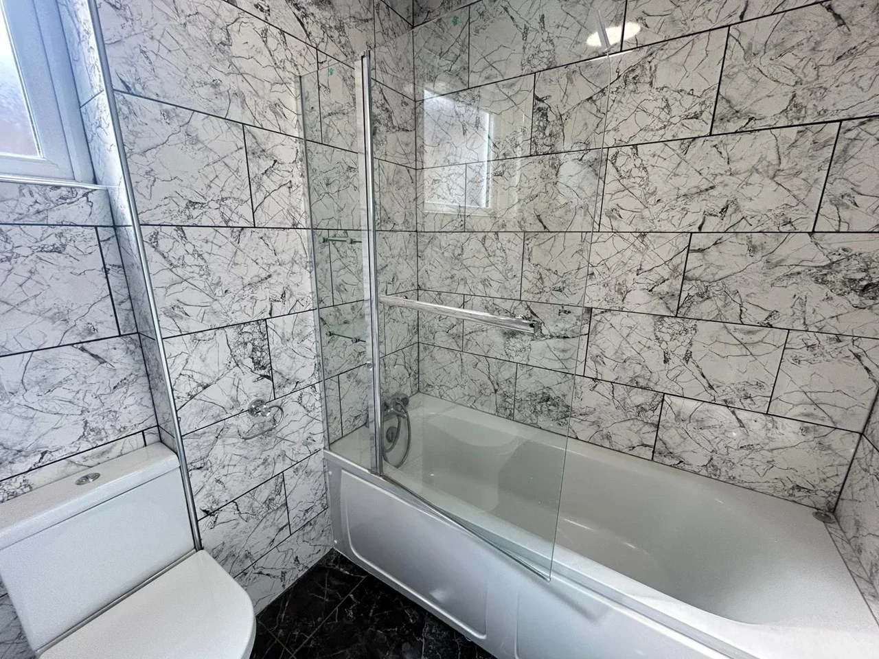 Flat Radley Road in Greater London