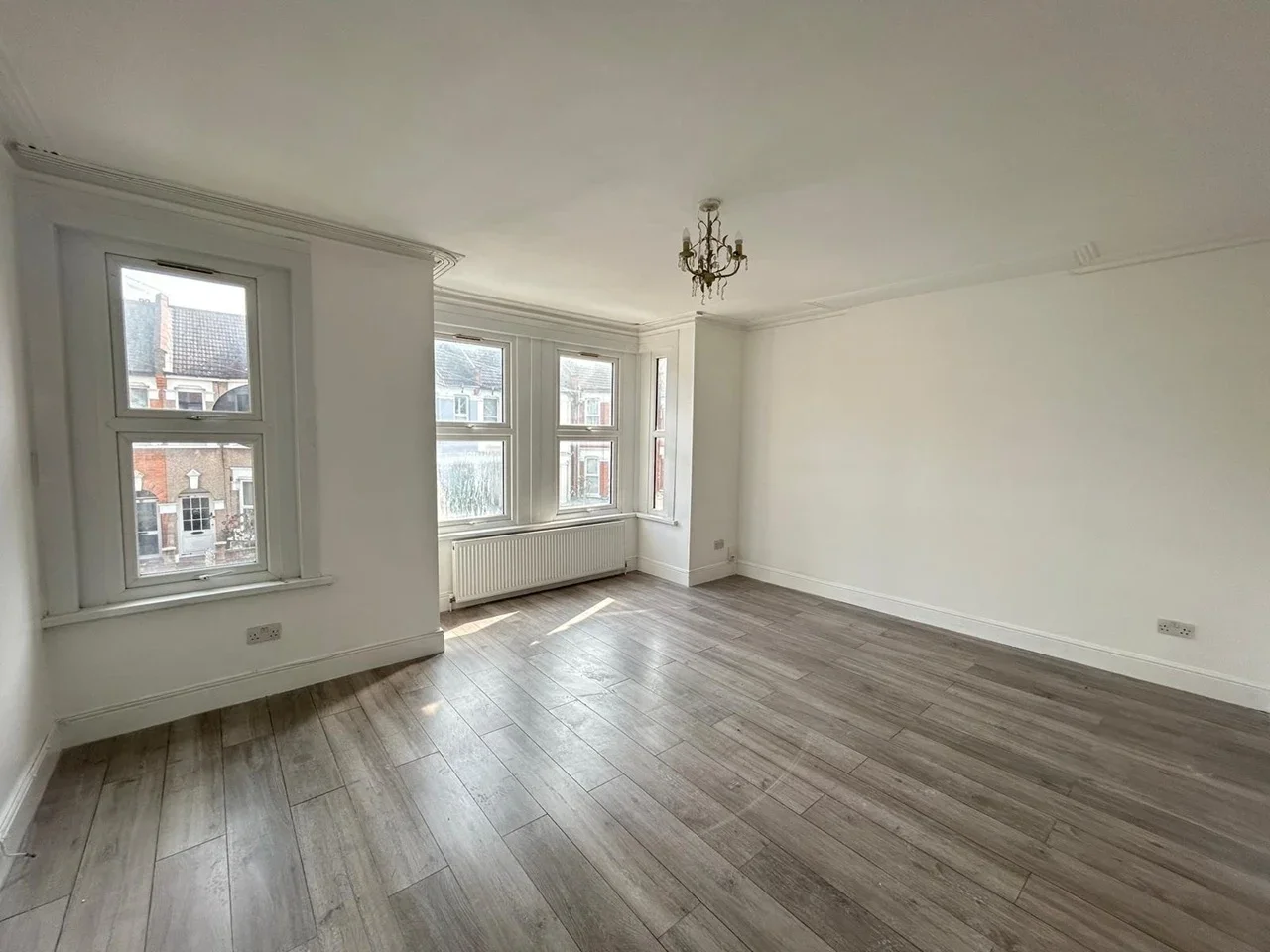 Flat Radley Road in Greater London