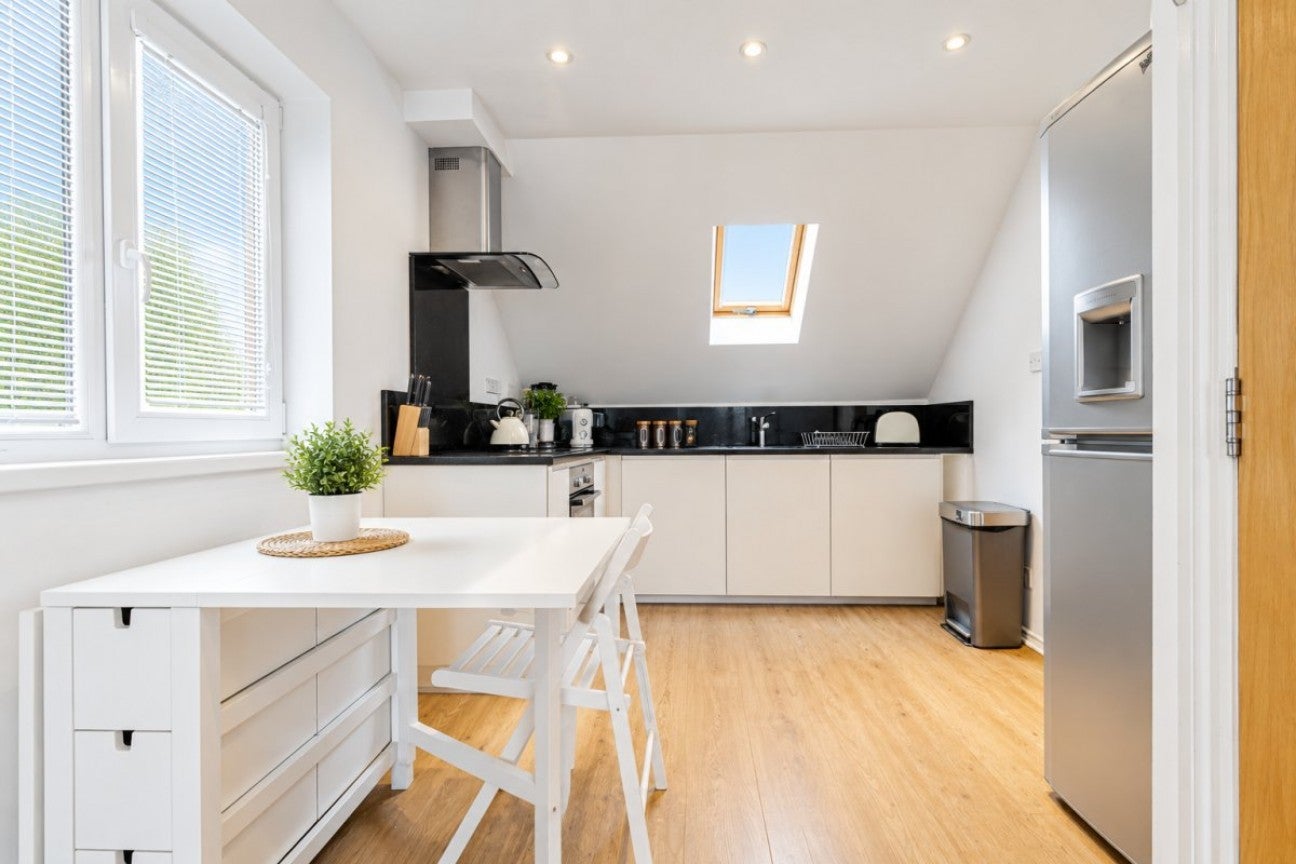 Flat Finchley Road in Greater London