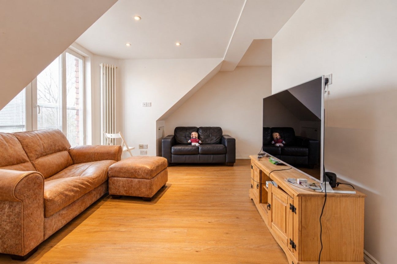 Flat Finchley Road in Greater London
