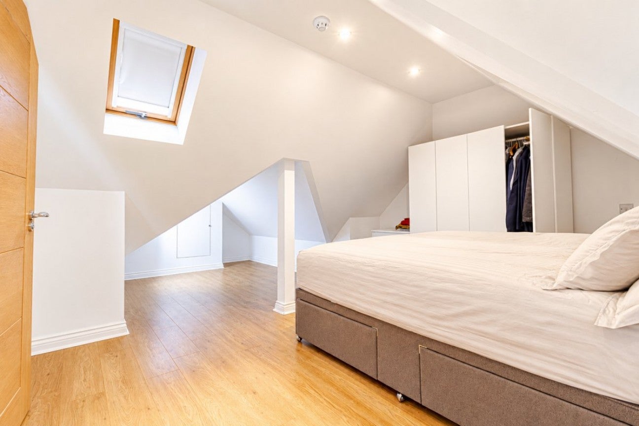 Flat Finchley Road in Greater London