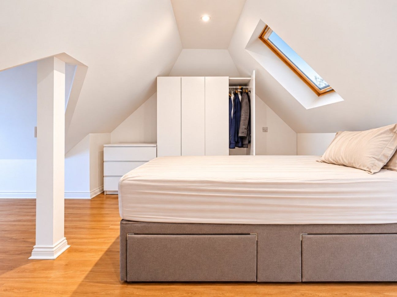 Flat Finchley Road in Greater London