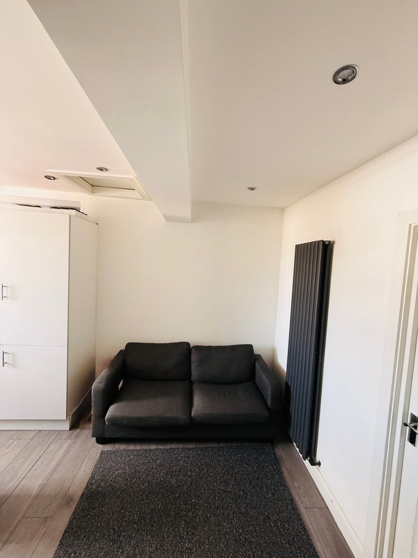 Room High Road Leytonstone in Greater London