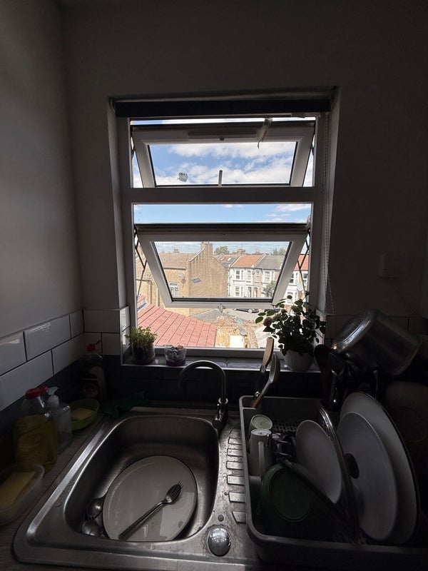 Room High Road Leytonstone in Greater London
