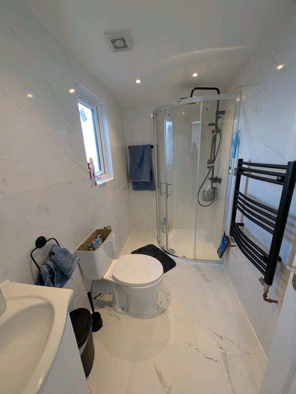 Room Boundary Road in Greater London