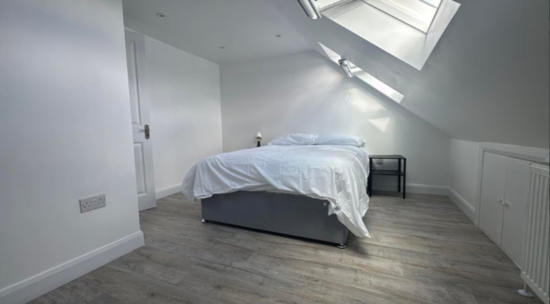 Room Boundary Road in Greater London