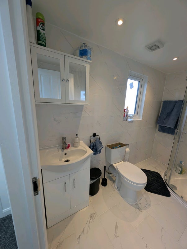 Room Boundary Road in Greater London