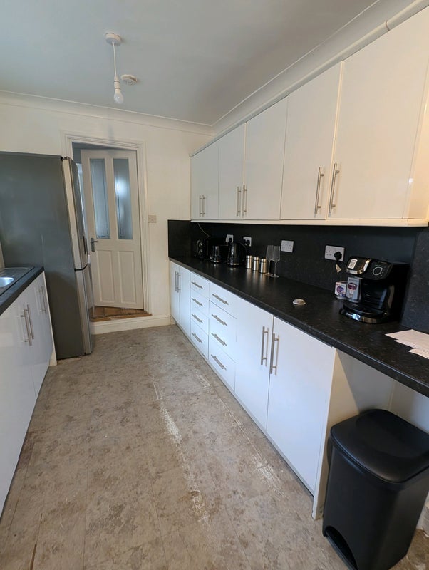 Room Boundary Road in Greater London
