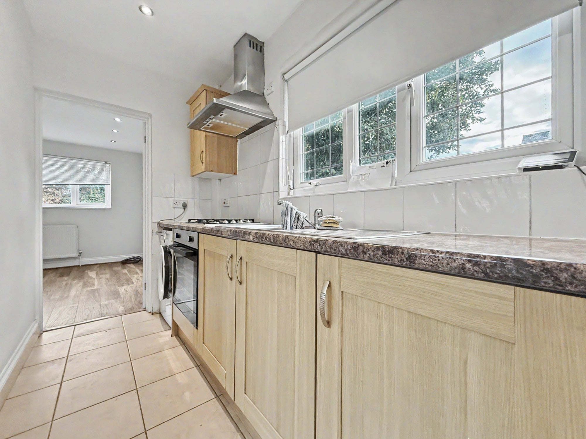 Flat Wellesley Avenue in Richings Park