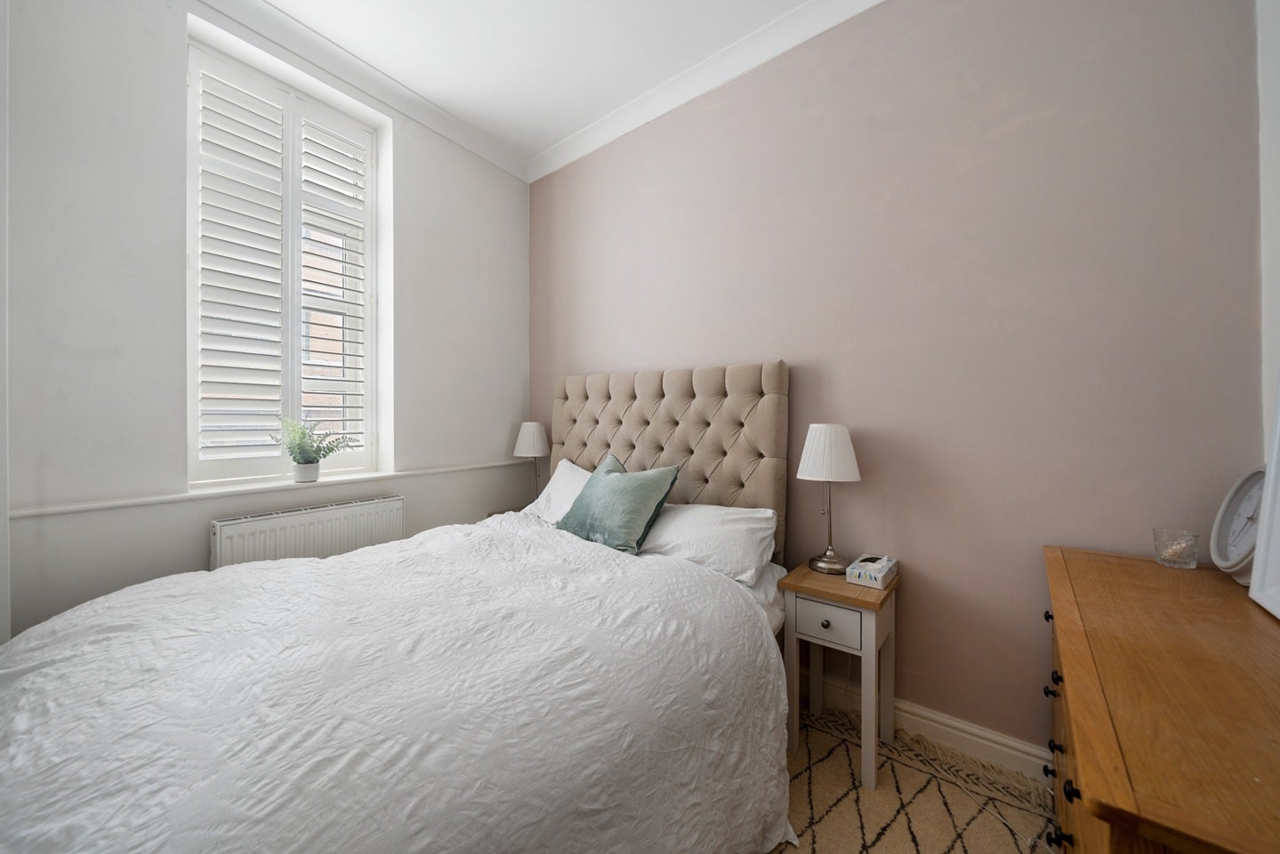 Flat Plumbers Row in Greater London