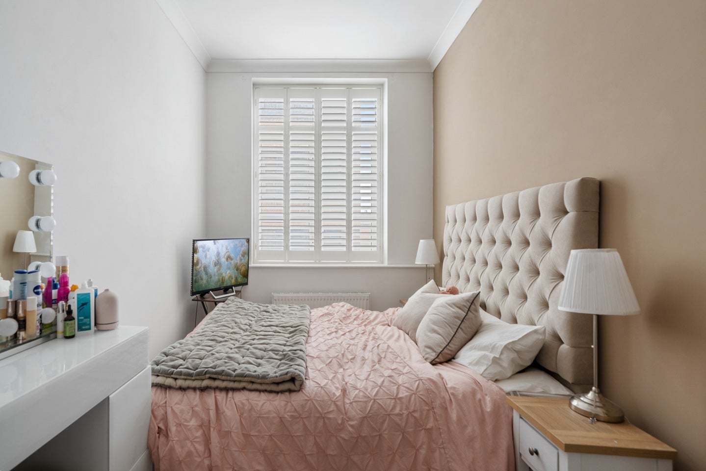 Flat Plumbers Row in Greater London