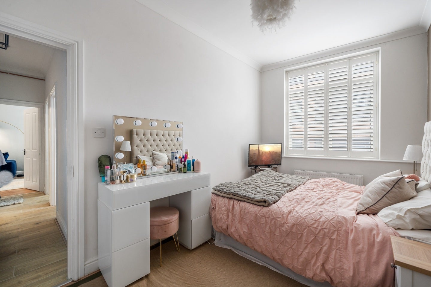 Flat Plumbers Row in Greater London