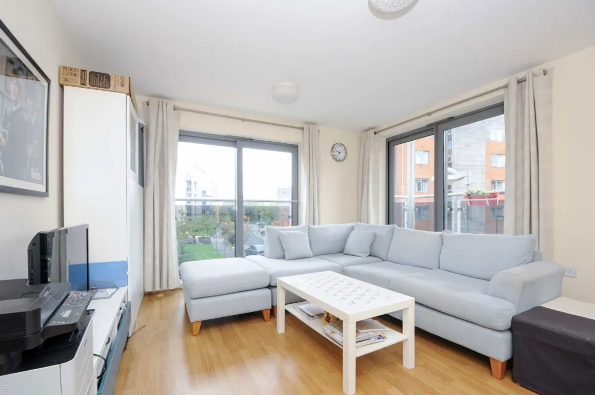 Flat Grosvenor Way in Greater London