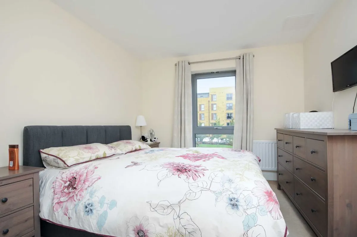 Flat Grosvenor Way in Greater London