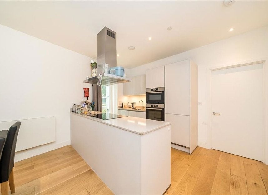 Flat Neal Street in Greater London