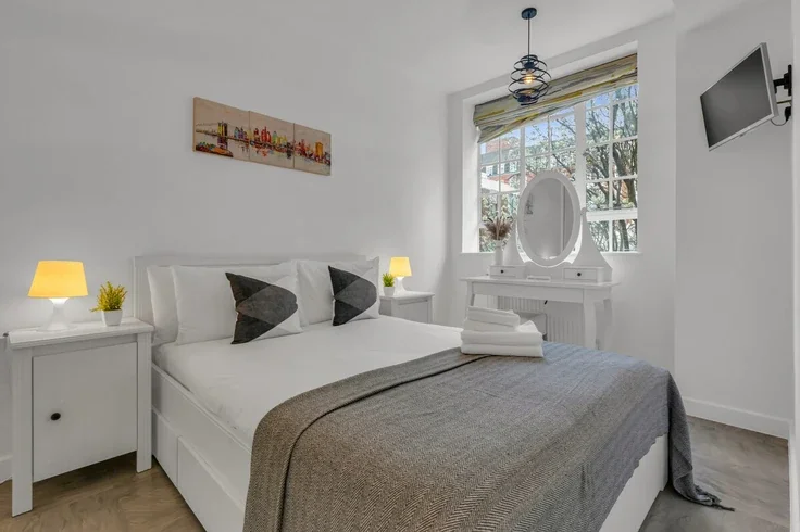 Flat Sloane Avenue in Greater London