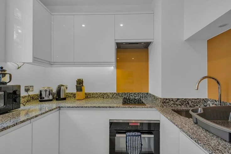 Flat Sloane Avenue in Greater London