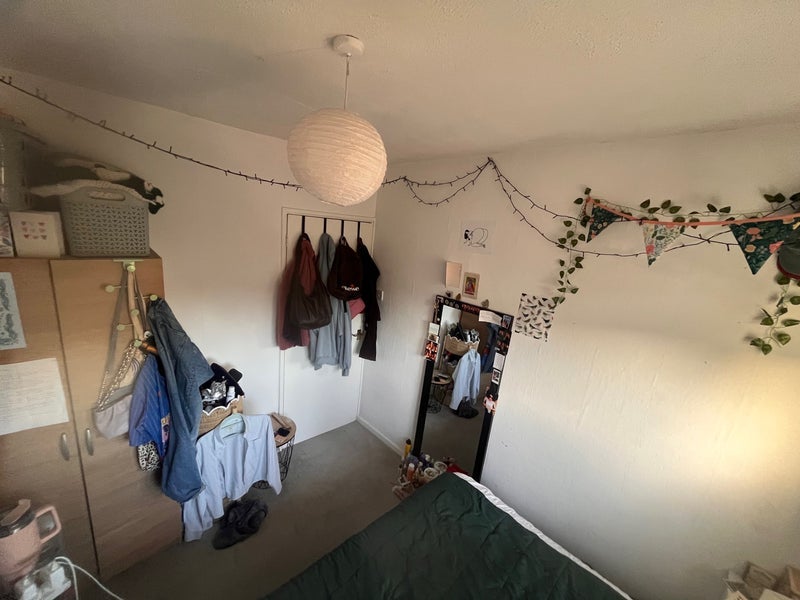 Room Eynsham Drive in Greater London