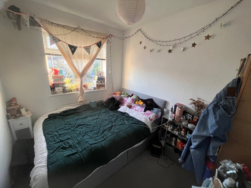 Room Eynsham Drive in Greater London
