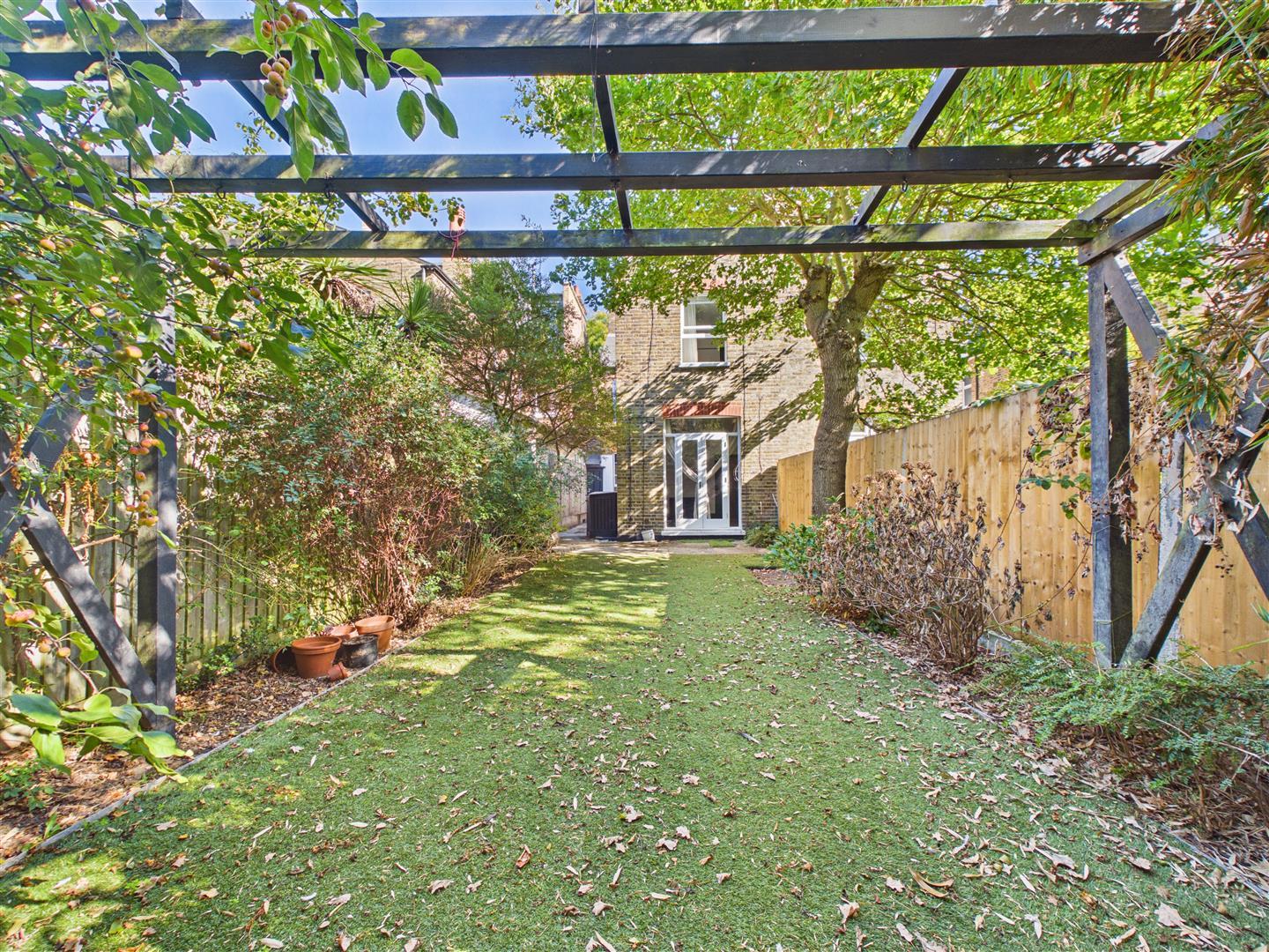 House Julian Avenue in Greater London