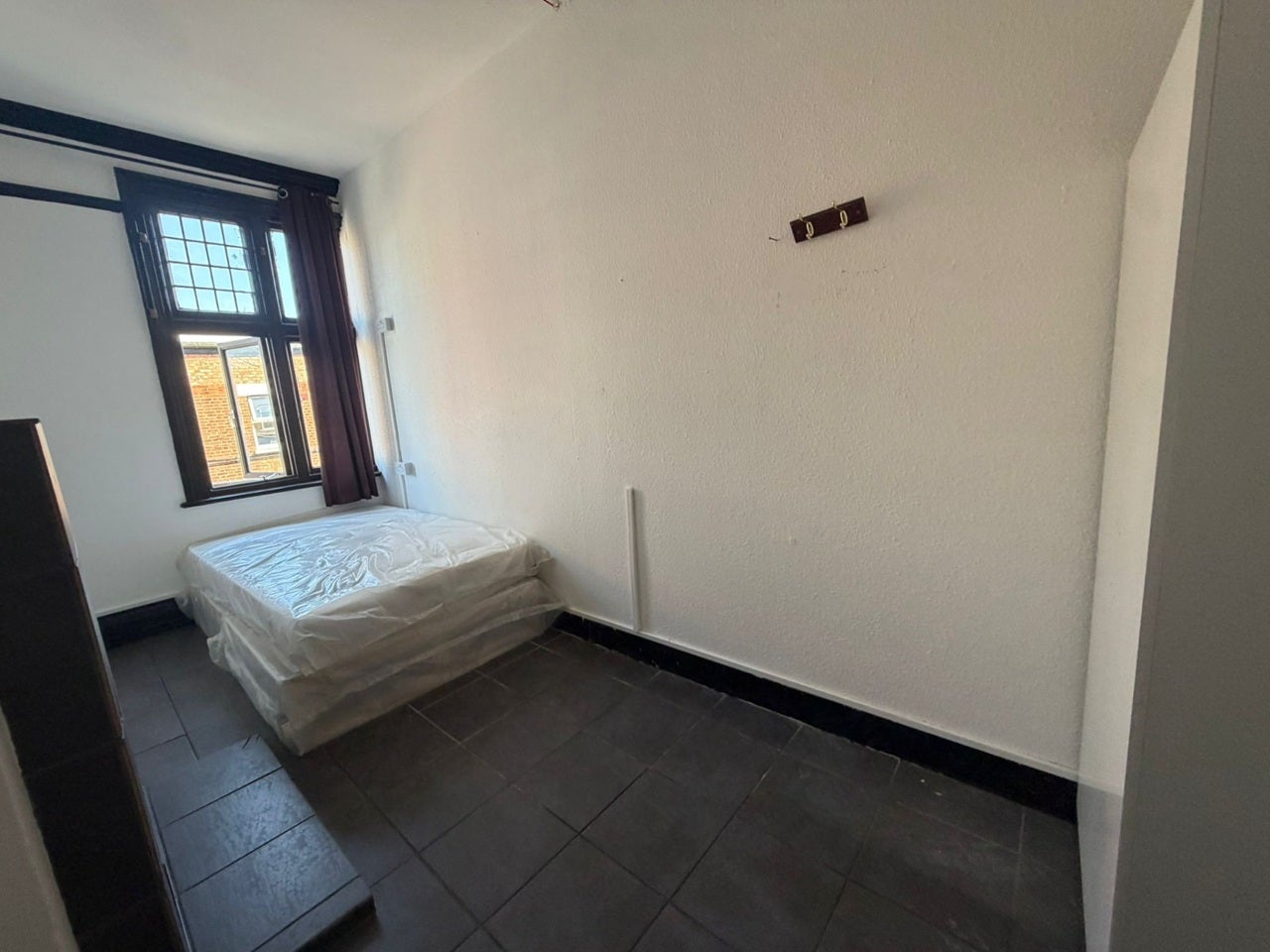 Room High Road in Greater London