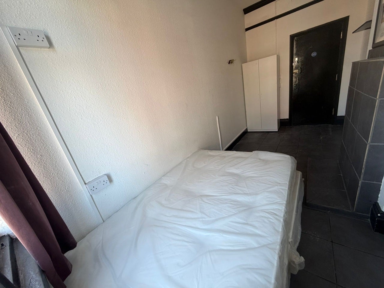 Room High Road in Greater London