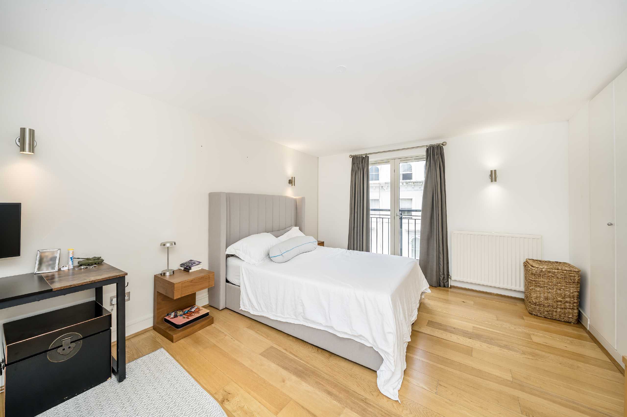Flat Kensington Gardens Square in City of Westminster