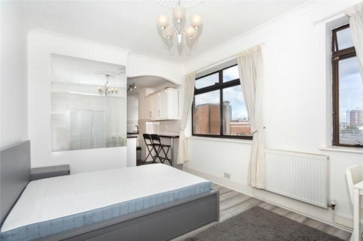 Flat Upper Berkeley Street in City of Westminster