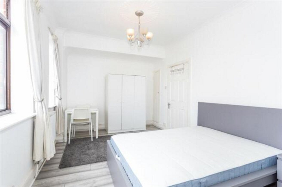 Flat Upper Berkeley Street in City of Westminster