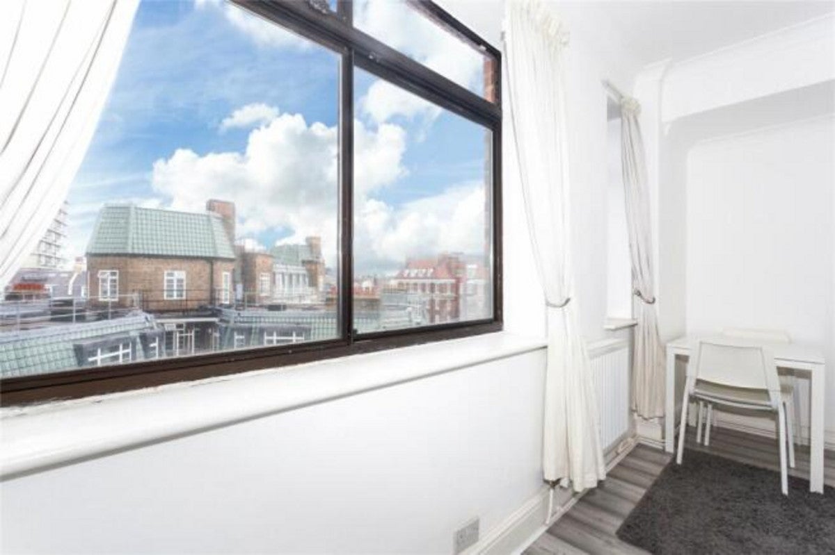 Flat Upper Berkeley Street in City of Westminster