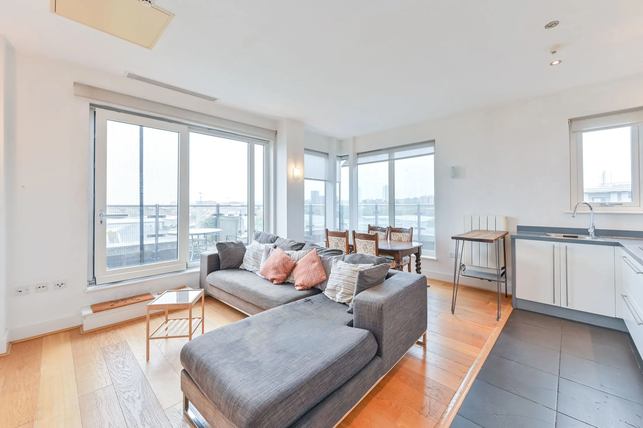 Flat Duke of Wellington Avenue in Greater London