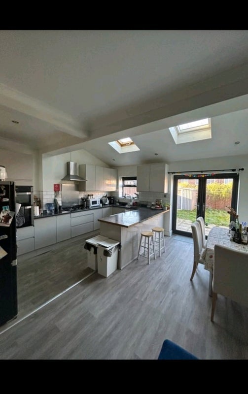 Room Abercairn Road in Greater London