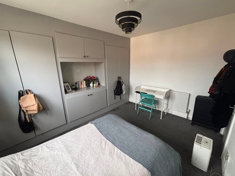 Room Abercairn Road in Greater London