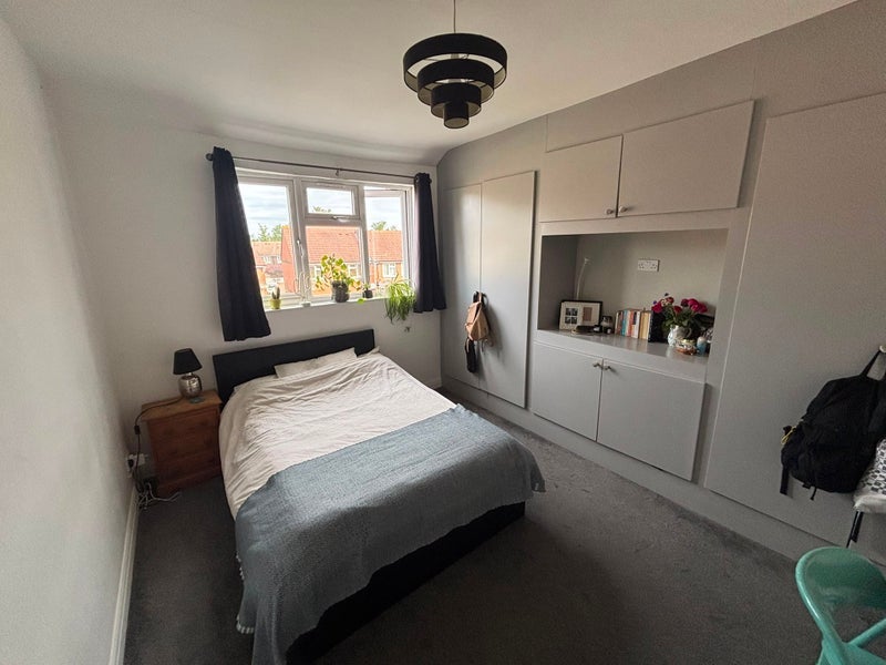 Room Abercairn Road in Greater London
