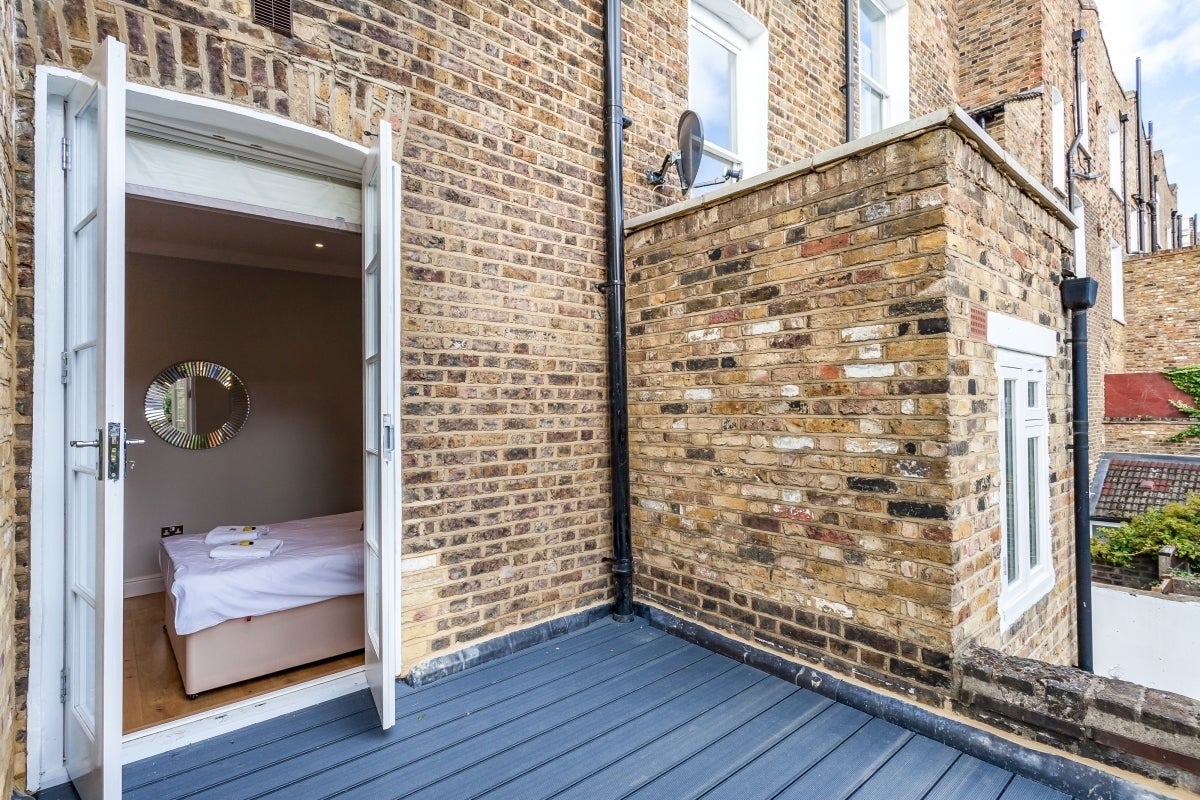 Flat Ockendon Road in Greater London