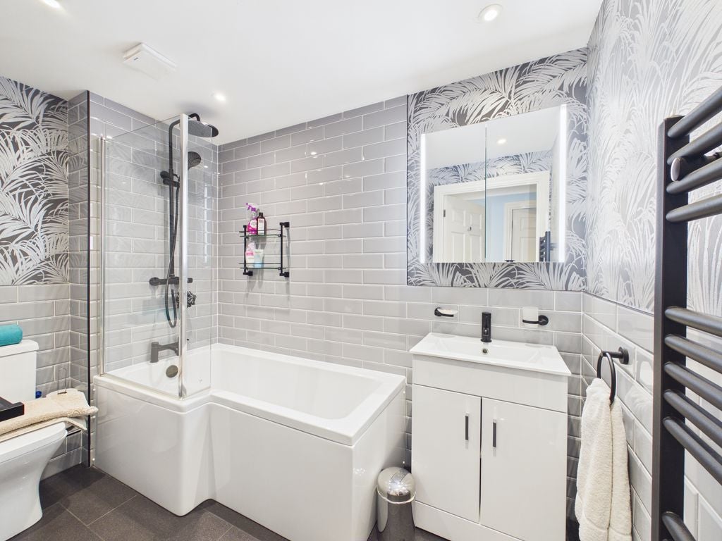 Flat Bambridge Court in Maidstone