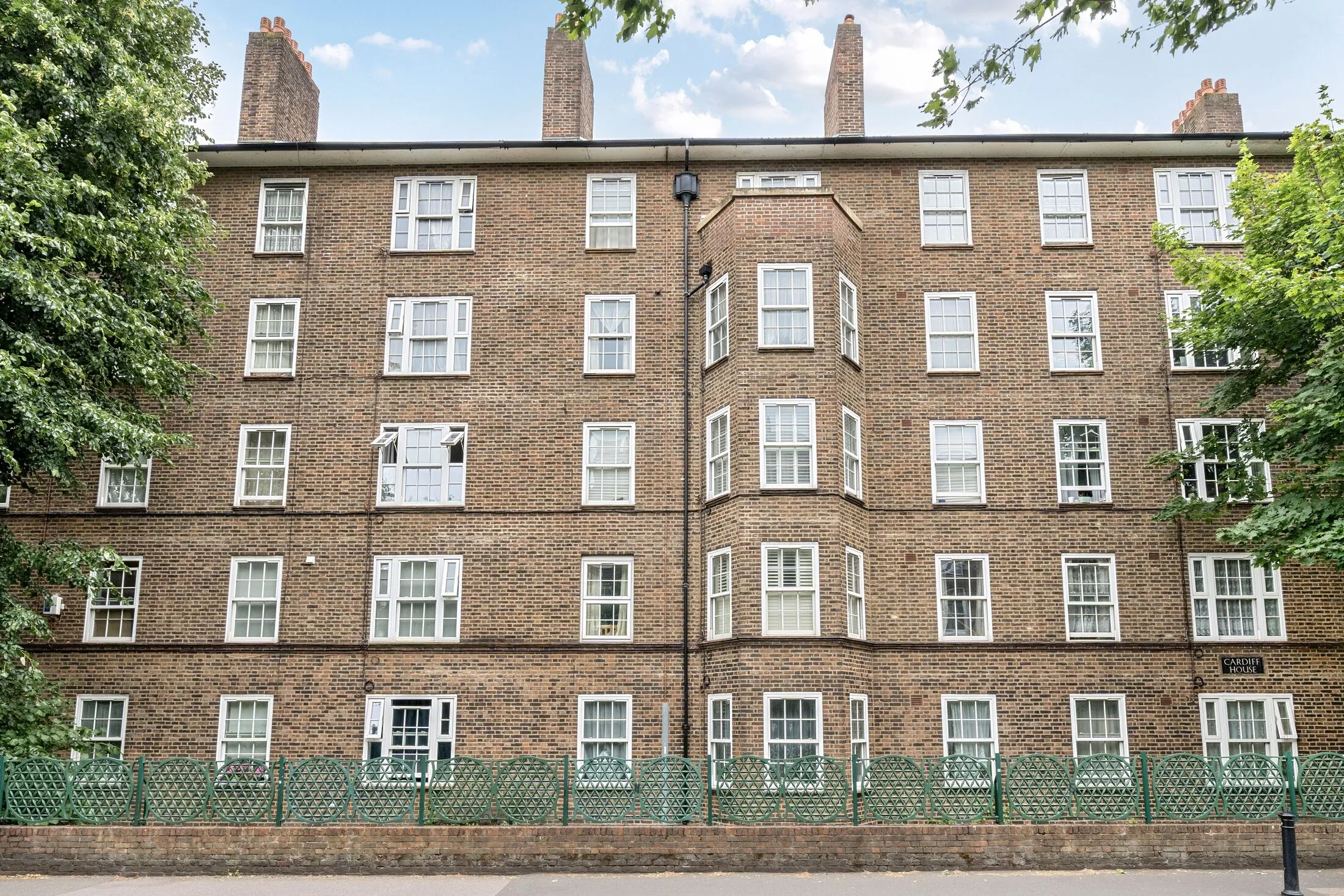 Flat Peckham Park Road in Greater London