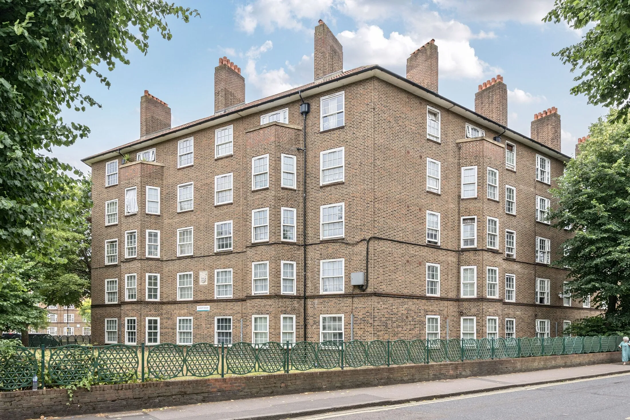 Flat Peckham Park Road in Greater London
